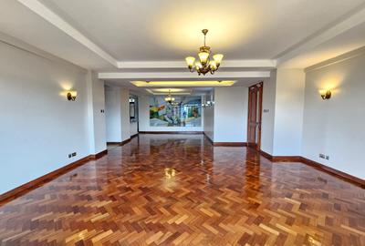 3 Bed Apartment with En Suite in Riverside