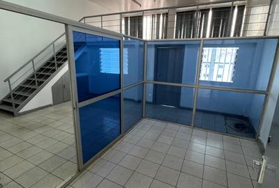 880 ft² Commercial Property with Service Charge Included at Baricho Road - 2