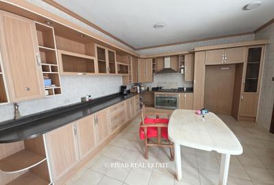 5 Bed Townhouse with Garden in Westlands Area - 3