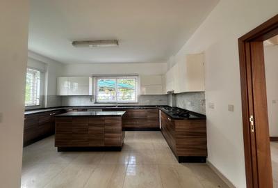 5 Bed Villa with En Suite at Lavington