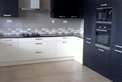 3 Bed Apartment with En Suite at Parklands