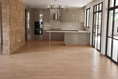 6 Bed Townhouse with En Suite at Mukoma - 4