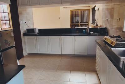 5 Bed Townhouse with En Suite at Chalbi - 2