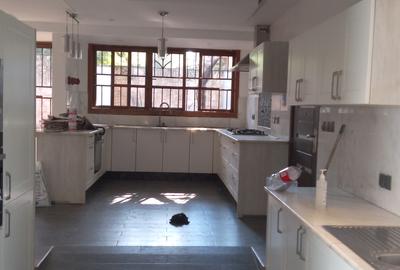 6 Bed House with En Suite at Loresho Area