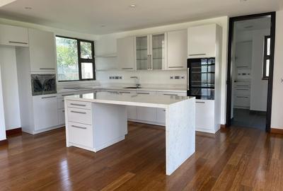 5 Bed Townhouse with En Suite in Karen - 3