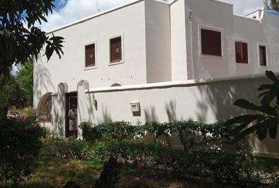3 Bed Villa with En Suite at Ocean Beach Road