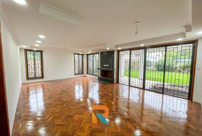 6 Bed Townhouse with En Suite in Lavington