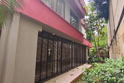 5 Bed Townhouse with En Suite at Lavington Green - 3