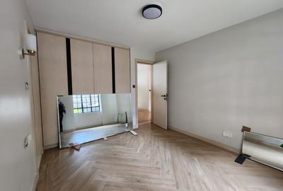 6 Bed Townhouse with En Suite at Lavington - 3