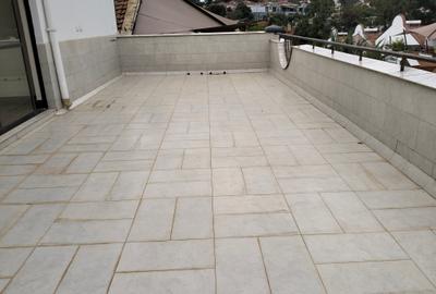 5 Bed Townhouse with En Suite in Westlands Area - 2