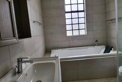 4 Bed Townhouse with En Suite in Kitisuru - 3