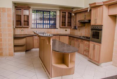 5 Bed Villa with Garden in Lavington - 3