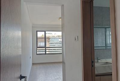 1 Bed Apartment with Swimming Pool in Riverside - 4