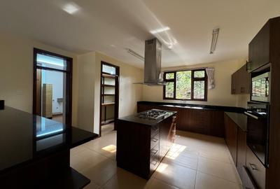 3 Bed Apartment with En Suite in Riverside - 3