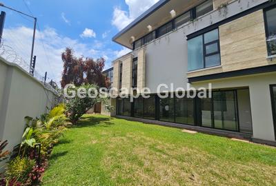 5 Bed Townhouse with En Suite in Brookside - 2