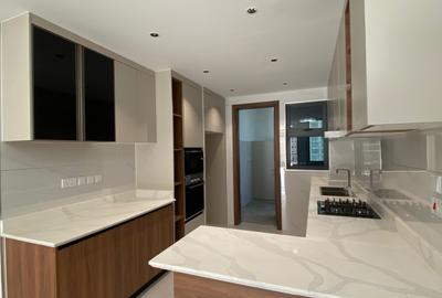 2 Bed Apartment with En Suite at Near Westgate Mall - 4