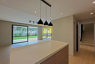 5 Bed Villa with En Suite in Kyuna - 4