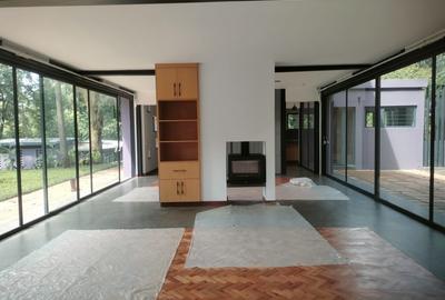 4 Bed House with En Suite at Hill View - 2