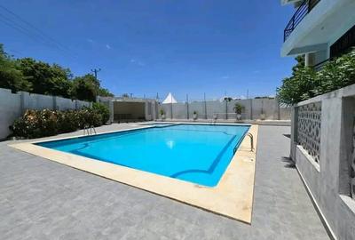 3 Bed Apartment with En Suite at Greenwood Dr - 3