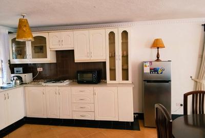 2 Bed House with En Suite in Rosslyn - 4