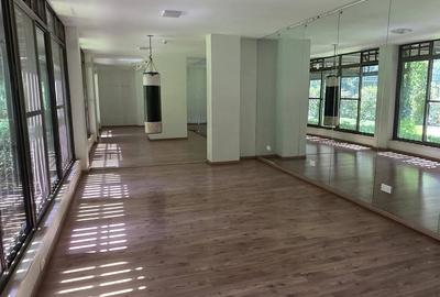 Serviced 3 Bed Apartment with En Suite in Parklands - 4