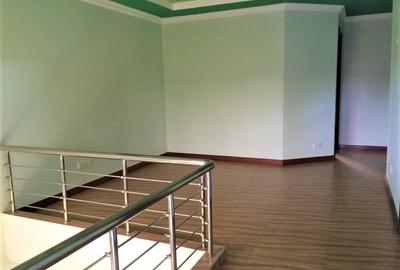 4 Bed Townhouse with En Suite at Hillview Close - 4