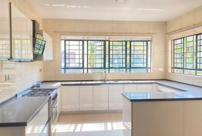 4 Bed Apartment with En Suite at Parklands