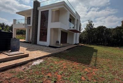 4 Bed House with Swimming Pool at B