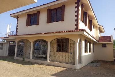 4 Bed Villa with En Suite in Nyali Area - 4