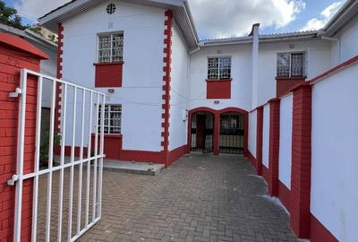 5 Bed Townhouse with En Suite at Mbaazi Road