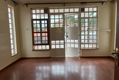 6 Bed House with En Suite in Runda - 4