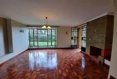 4 Bed Villa with En Suite in Lavington