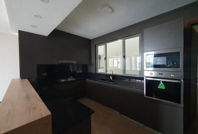 3 Bed Apartment with En Suite in Brookside - 3