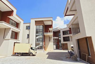 5 Bed Townhouse with En Suite at Owashiga Road - 3