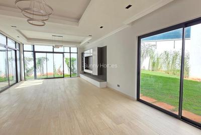 5 Bed Townhouse with En Suite at Lavington - 3