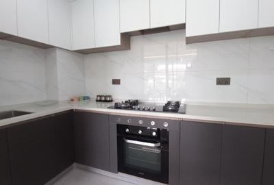 3 Bed Apartment with En Suite in Kilimani - 4