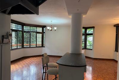 4 Bed House with En Suite in Riverside