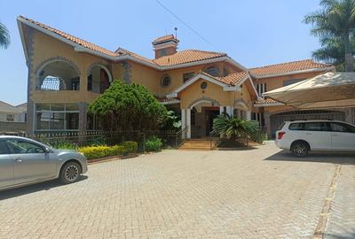 5 Bed House with En Suite in Runda