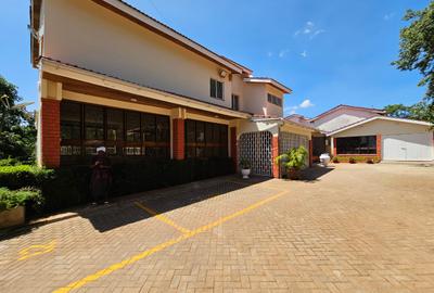 5 Bed House with En Suite in Gigiri