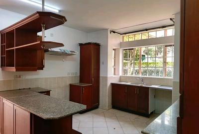 5 Bed House with En Suite in Rosslyn - 4