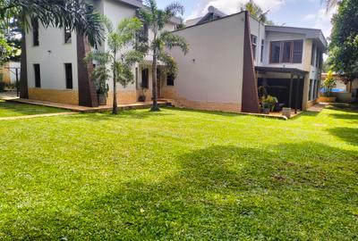 7 Bed House with En Suite in Kyuna
