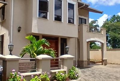 5 Bed Townhouse with En Suite at Lavington Green - 2