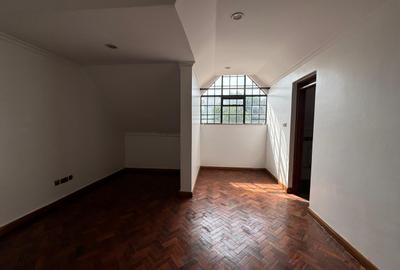 5 Bed Townhouse with En Suite at Lavington