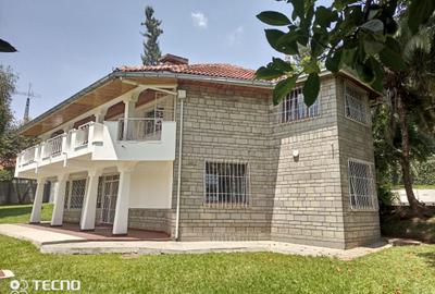 5 Bed House with En Suite at Off Un Avenue