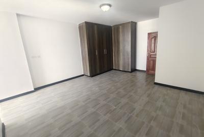 4 Bed Apartment with En Suite in Parklands - 4