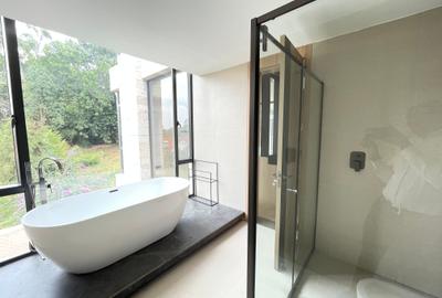 5 Bed Townhouse with En Suite in Lavington