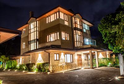 5 Bed Townhouse with En Suite in Lavington