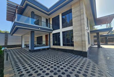 5 Bed House with En Suite in Runda - 4