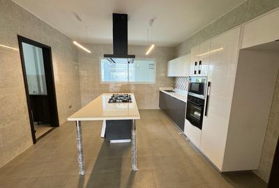 3 Bed Apartment in Riverside