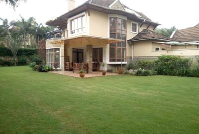 5 Bed House with En Suite in Runda